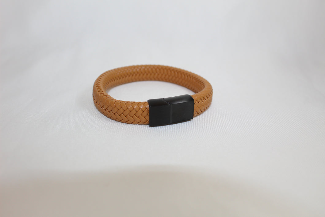 Khaki leather bracelet with black magnetic clasp