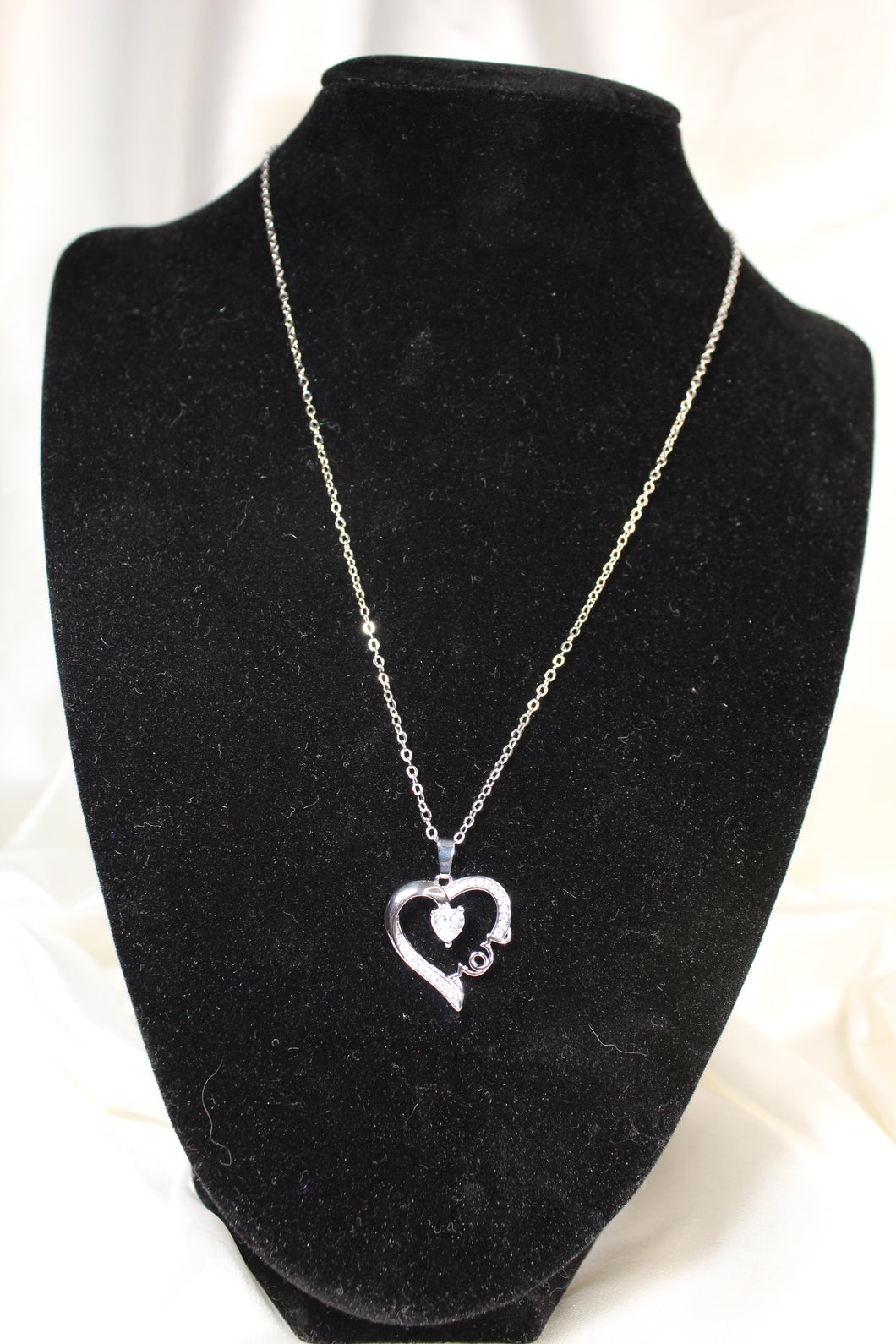 Mom necklace with diamond