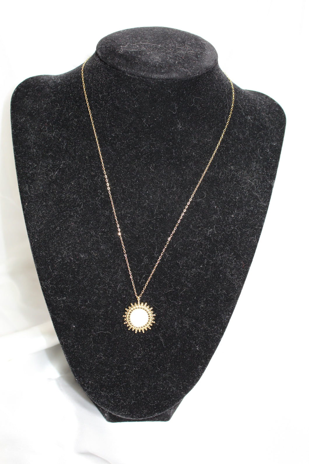 circular pearl necklace