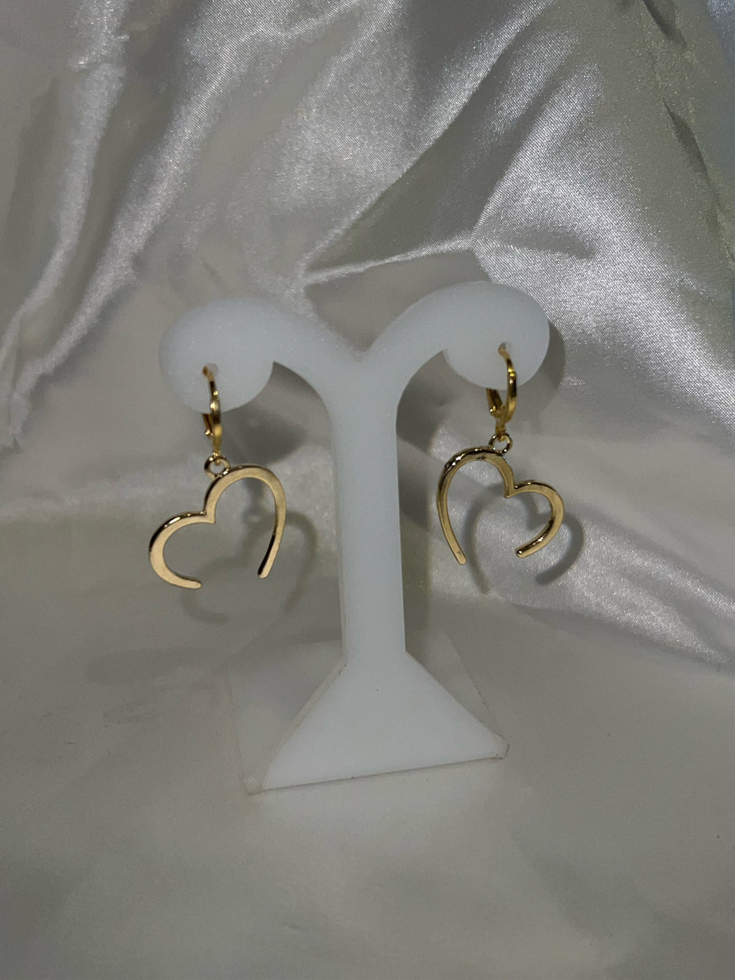 Aretes corazón dorado